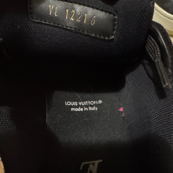 Louis Vuitton - Picture 3 of 4